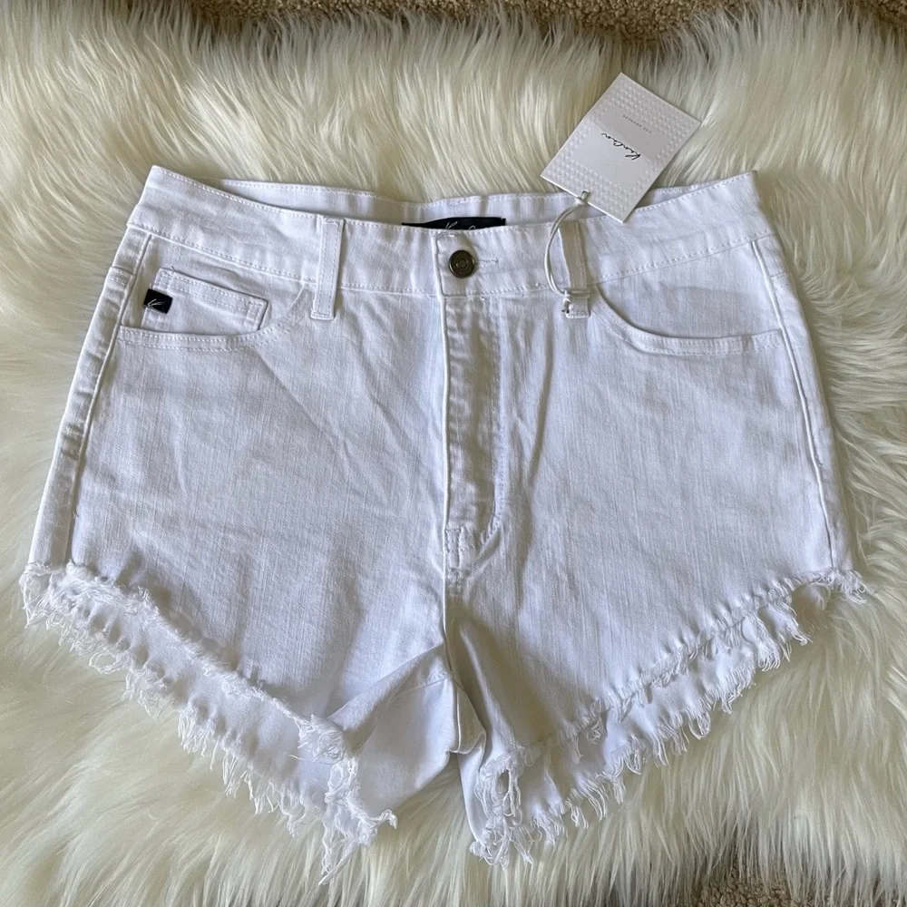 Kancan Women’s High Rise Stretch White Short Size 29. NWT